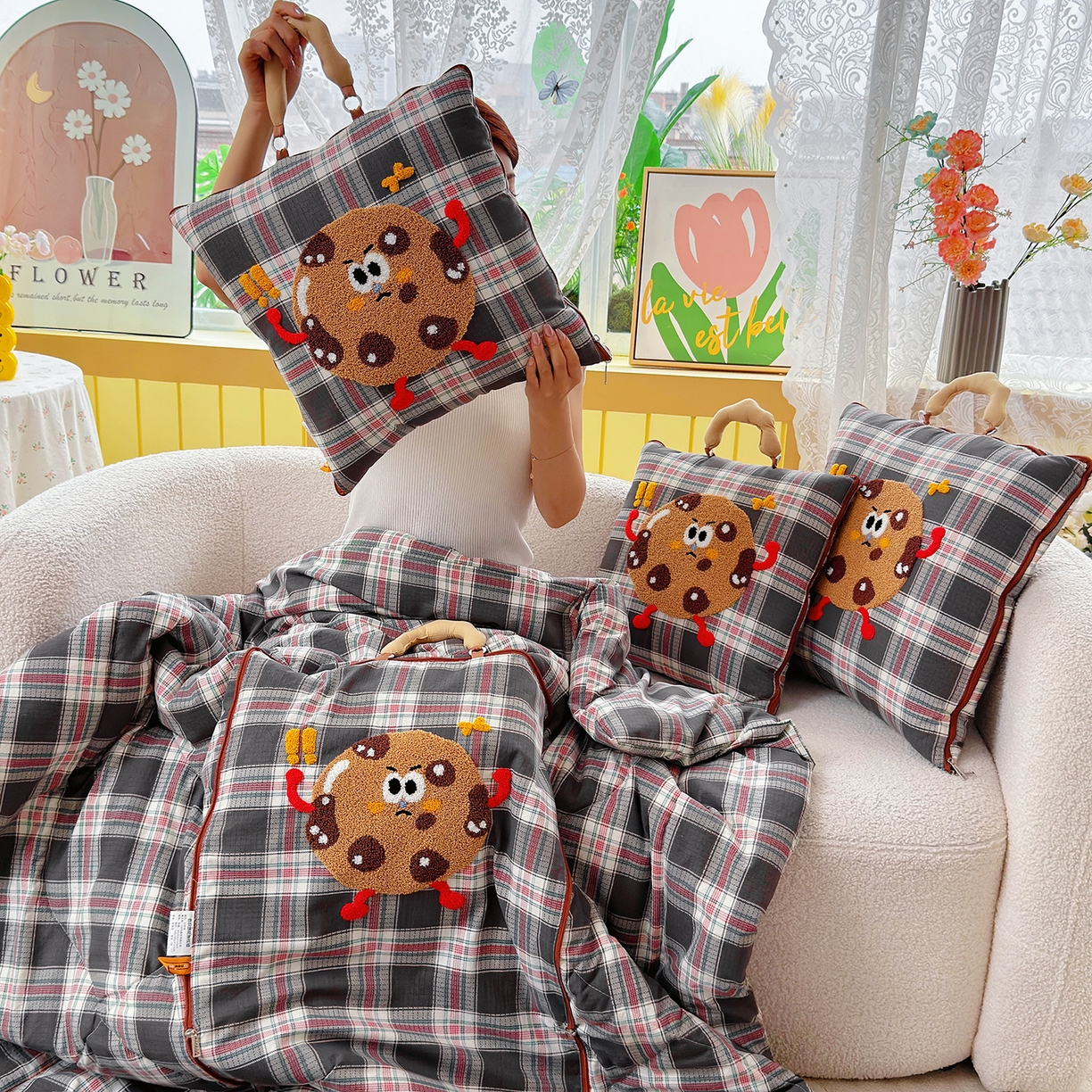 91家纺网 家纺一手货源 找家纺 （总）宝马家纺（原梦童画） 2026新款手提式色织毛巾绣愤怒的小饼干抱枕被