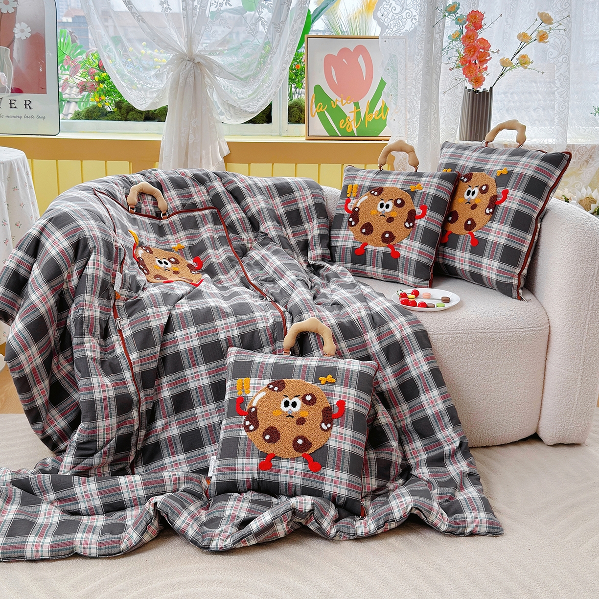 91家纺网 家纺一手货源 找家纺 （总）宝马家纺（原梦童画） 2026新款手提式色织毛巾绣愤怒的小饼干抱枕被