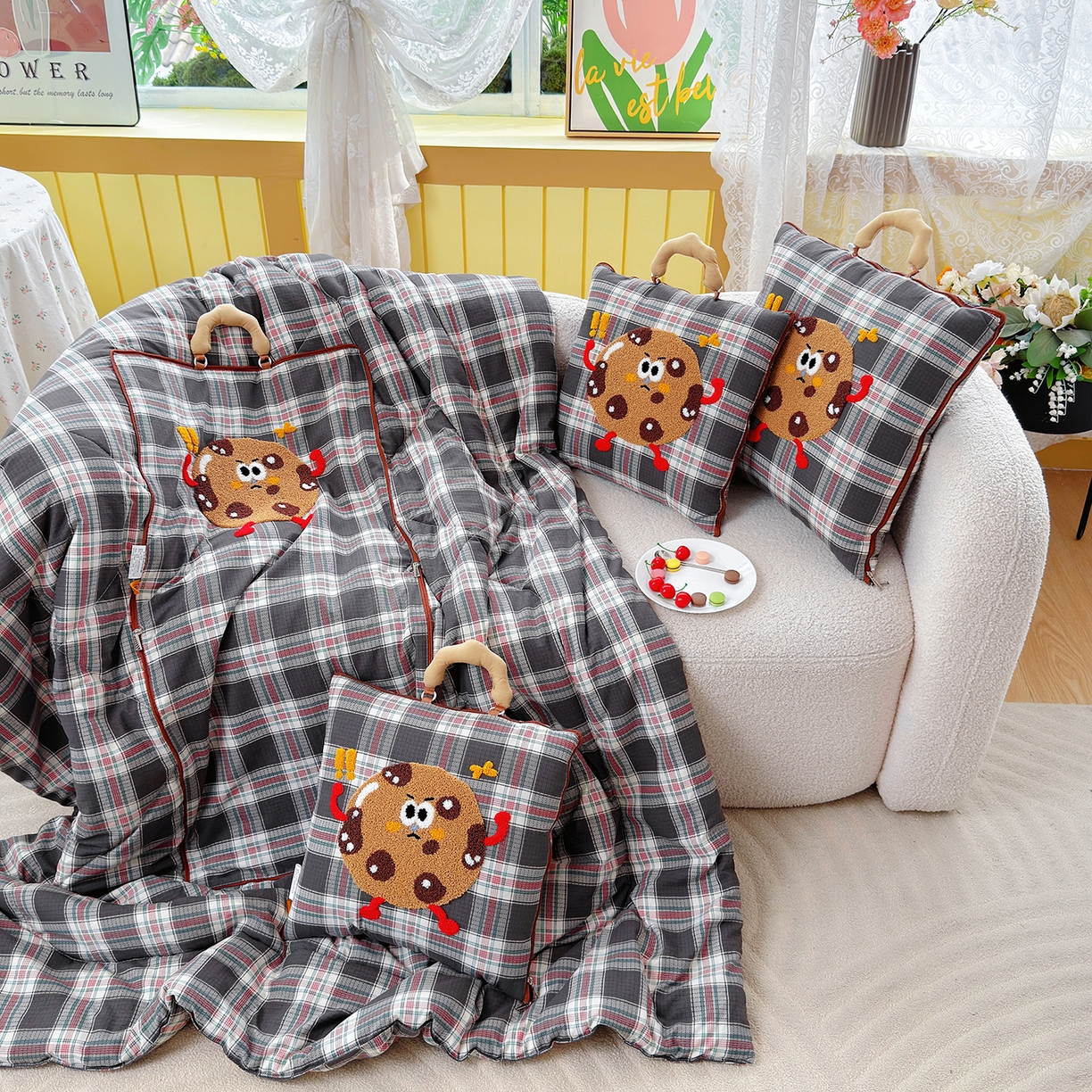 91家纺网 家纺一手货源 找家纺 （总）宝马家纺（原梦童画） 2026新款手提式色织毛巾绣愤怒的小饼干抱枕被