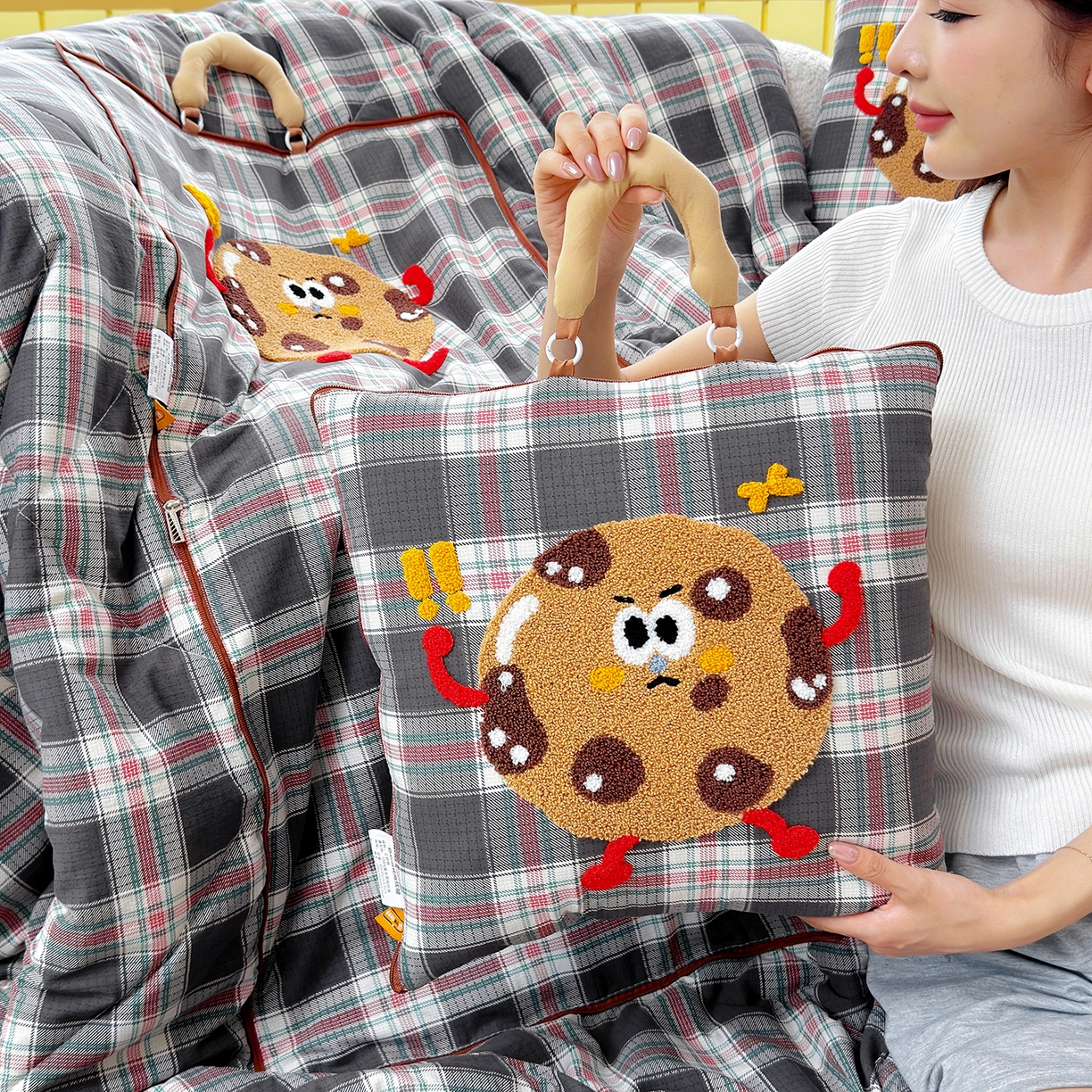 91家纺网 家纺一手货源 找家纺 （总）宝马家纺（原梦童画） 2026新款手提式色织毛巾绣愤怒的小饼干抱枕被