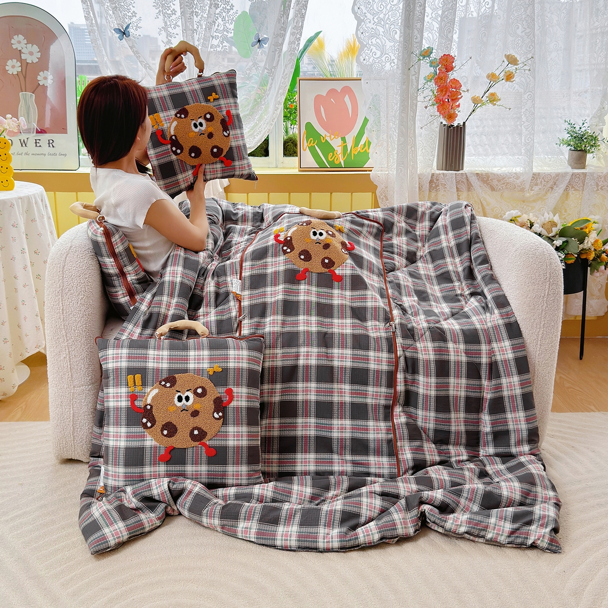 91家纺网 家纺一手货源 找家纺 （总）宝马家纺（原梦童画） 2026新款手提式色织毛巾绣愤怒的小饼干抱枕被