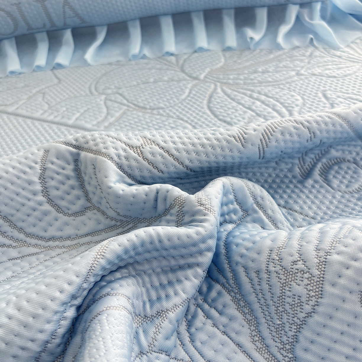 91家纺网 家纺一手货源 找家纺 能好家纺 2026春夏新款高分子PE冰豆豆床盖款凉席席子 半夏蓝