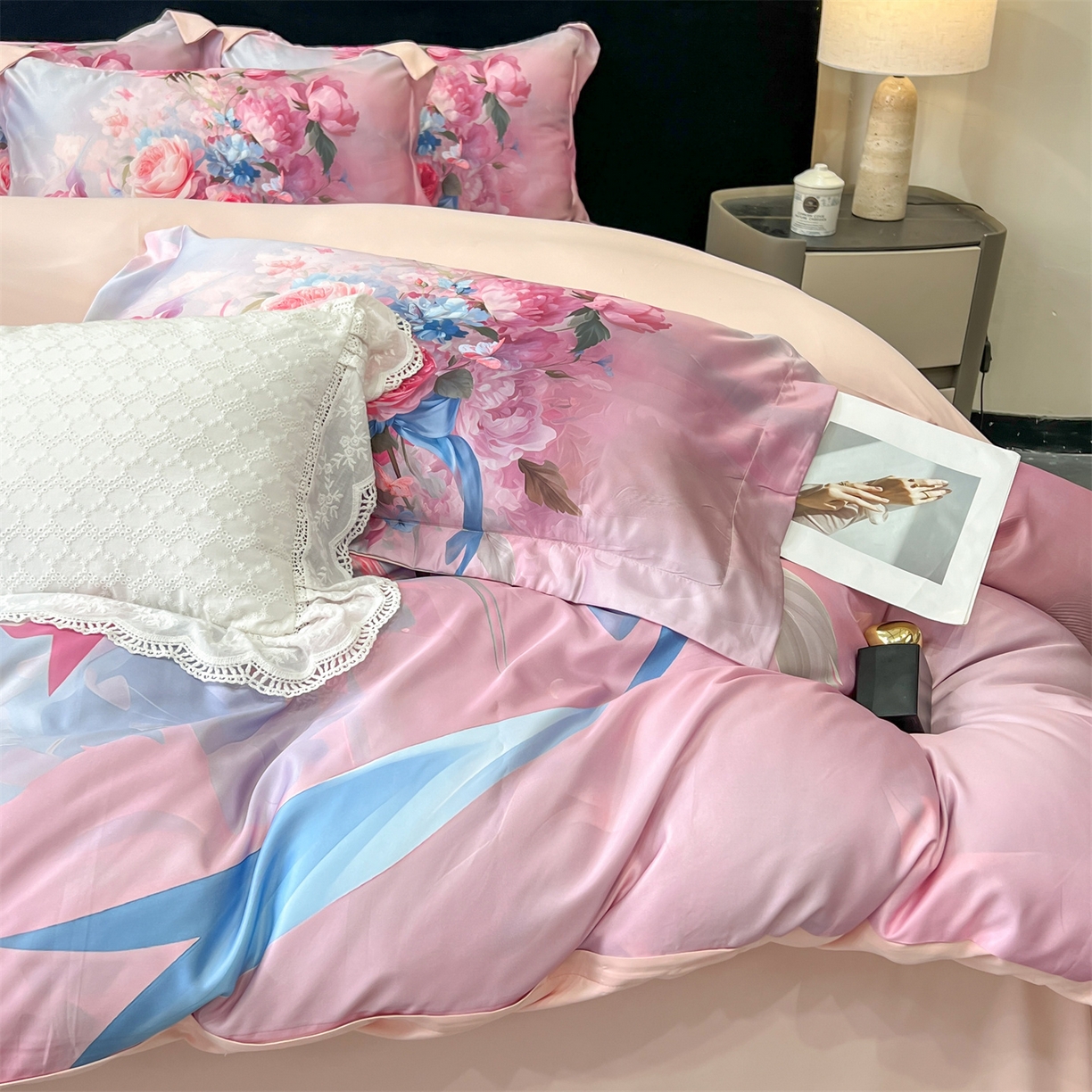 91家纺网 家纺一手货源 找家纺 优贝家纺 2026新款水洗天丝冰丝数码印花四件套 缎带花信