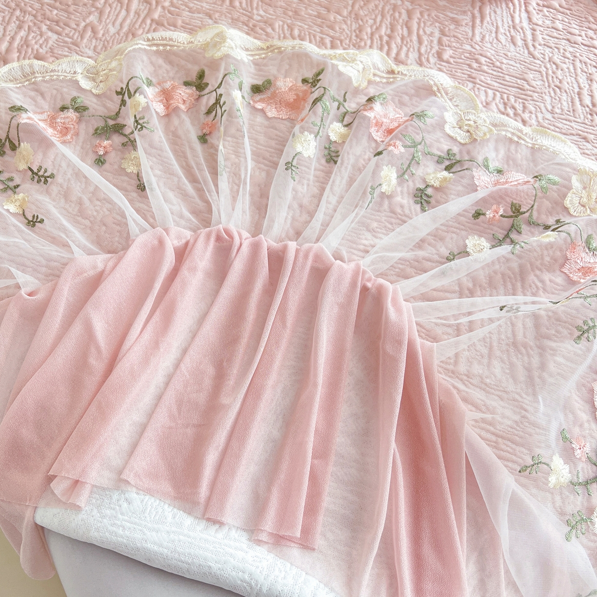 91家纺网 家纺一手货源 找家纺 能好家纺 2026春夏新款高分子PE冰豆豆床盖款凉席席子 轻奢粉