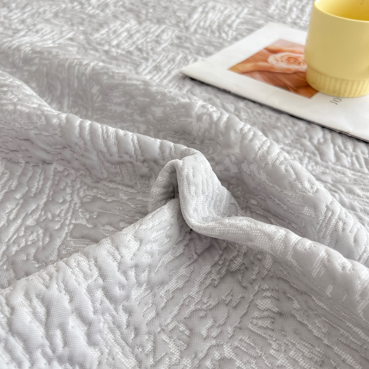 91家纺网 家纺一手货源 找家纺 能好家纺 2026春夏新款高分子PE冰豆豆床盖款凉席席子 轻奢灰