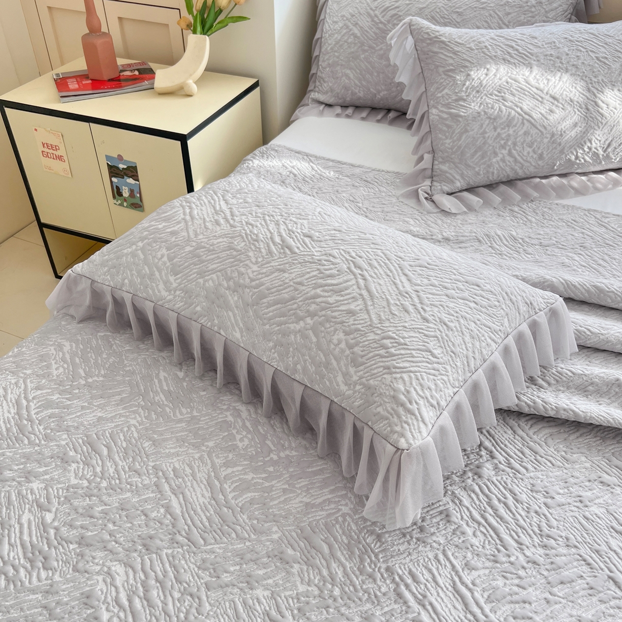 91家纺网 家纺一手货源 找家纺 能好家纺 2026春夏新款高分子PE冰豆豆床盖款凉席席子 轻奢灰