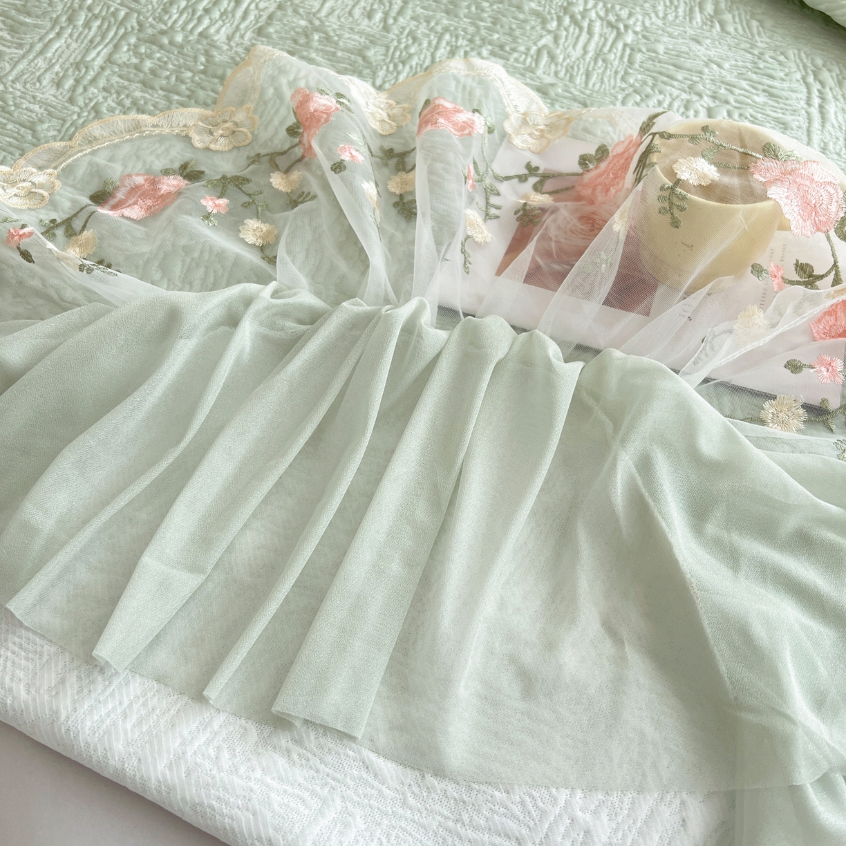 91家纺网 家纺一手货源 找家纺 能好家纺 2026春夏新款高分子PE冰豆豆床盖款凉席席子 轻奢绿