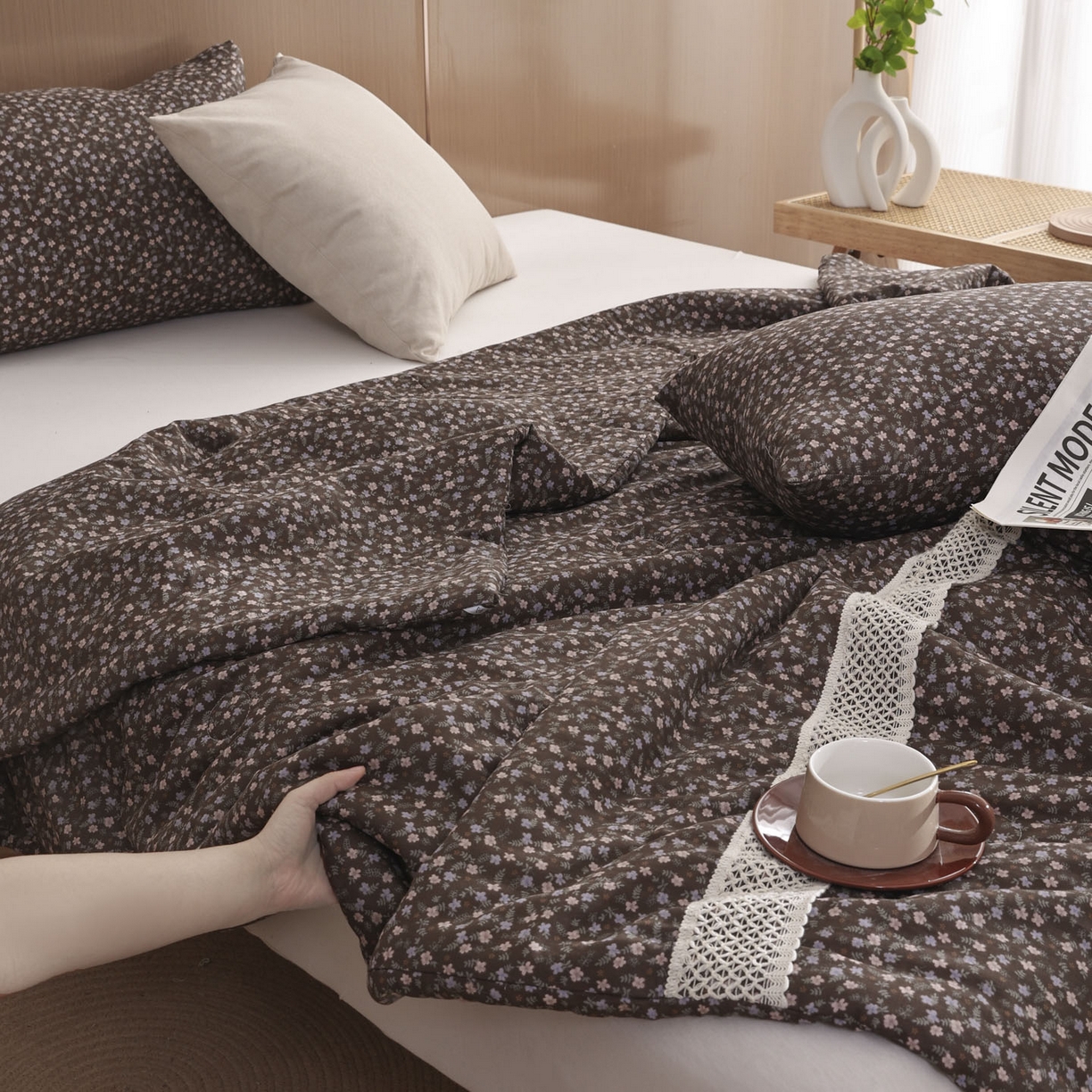 91家纺网 家纺一手货源 找家纺 尊妙被业 2026新款全棉双层纱蚕蛹蛋白抗菌夏被被子被芯 雏菊-灰