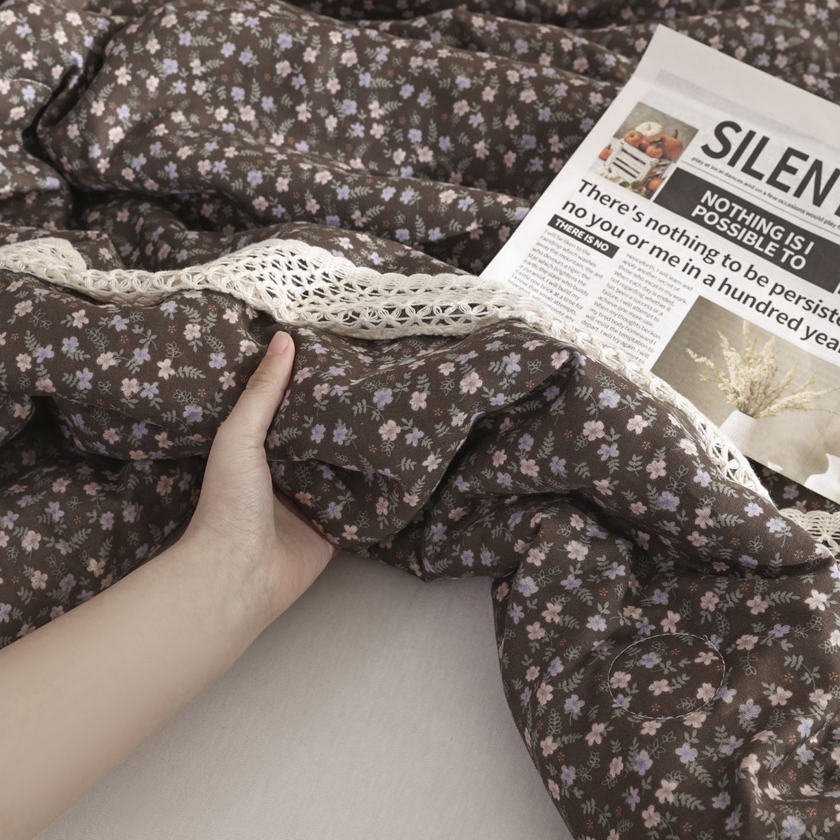 91家纺网 家纺一手货源 找家纺 尊妙被业 2026新款全棉双层纱蚕蛹蛋白抗菌夏被被子被芯 雏菊-灰