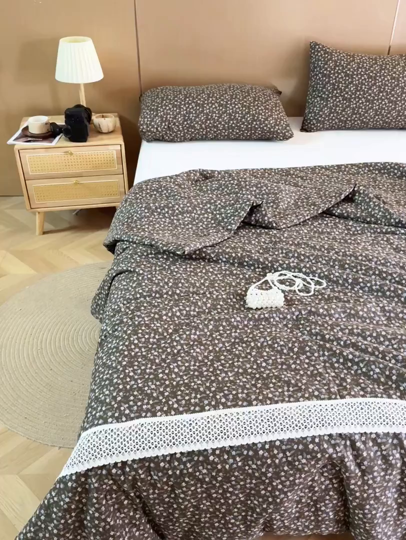 91家纺网 家纺一手货源 找家纺 尊妙被业 2026新款全棉双层纱蚕蛹蛋白抗菌夏被被子被芯 雏菊-灰