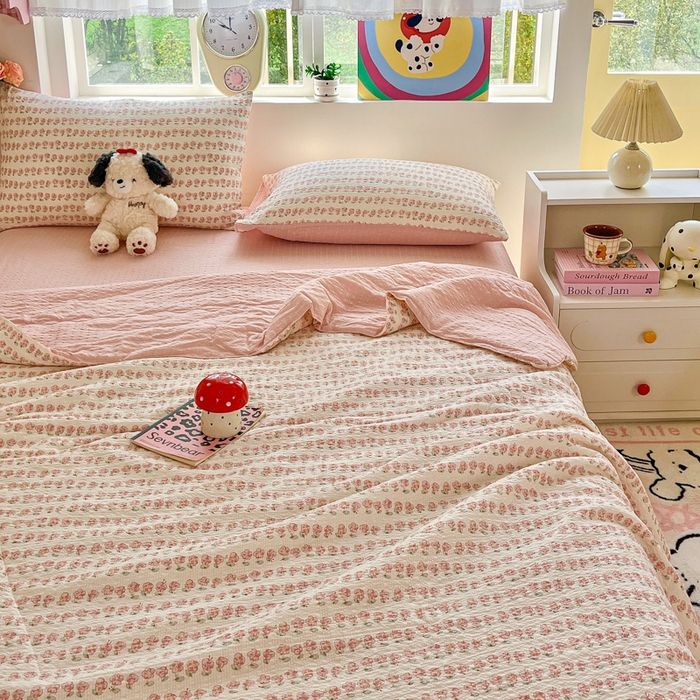 91家纺网 家纺一手货源 找家纺 利禾家纺 2026春夏新款泡芙纱简约夏被四件套夏凉被空调被 花海-简约