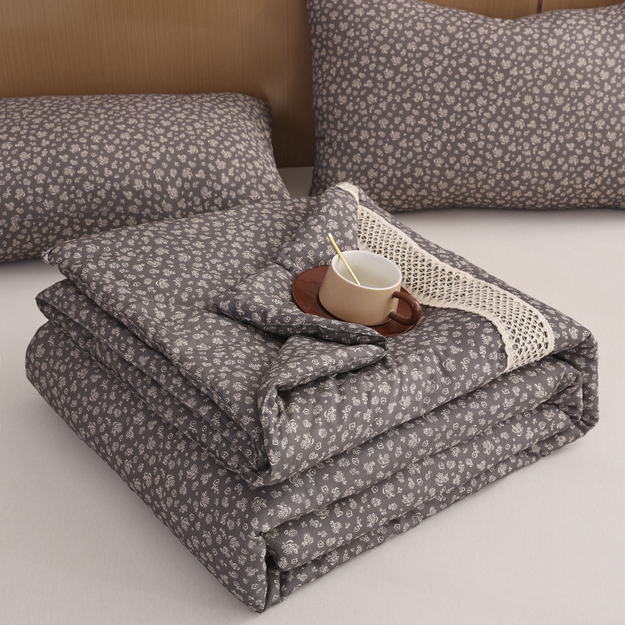 91家纺网 家纺一手货源 找家纺 尊妙被业 2026新款全棉双层纱蚕蛹蛋白抗菌夏被被子被芯 花影