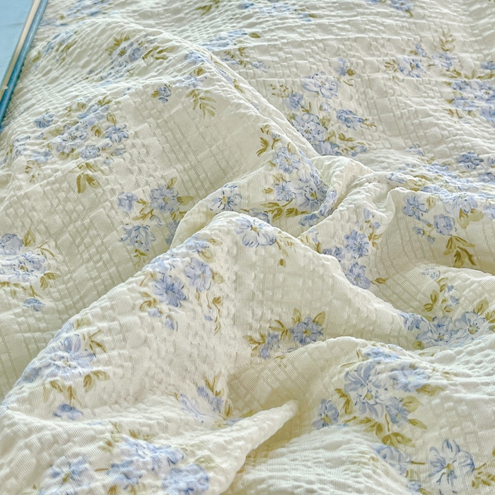 91家纺网 家纺一手货源 找家纺 利禾家纺 2026春夏新款泡芙纱简约夏被四件套夏凉被空调被 兰花草-简约