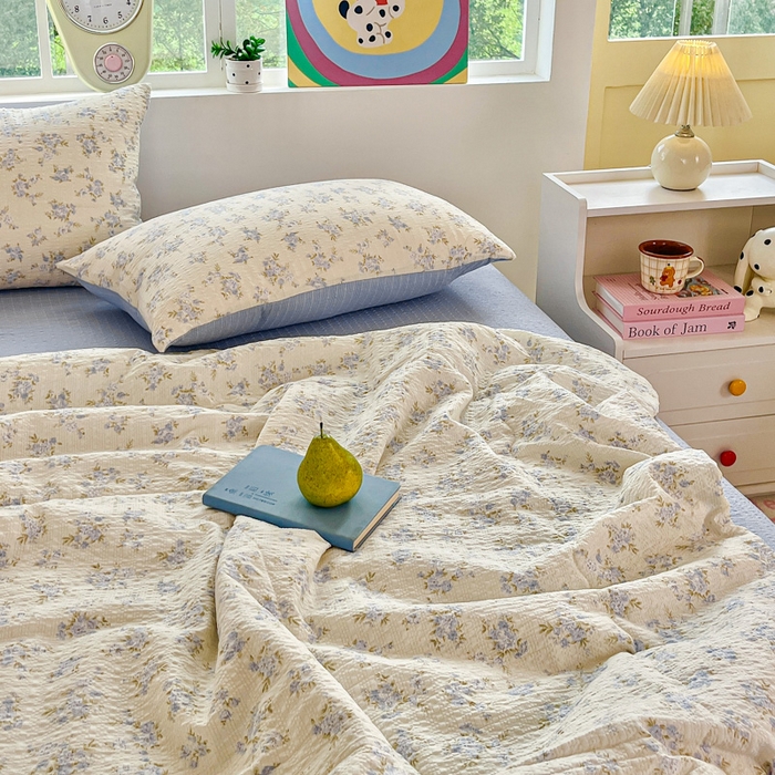 91家纺网 家纺一手货源 找家纺 利禾家纺 2026春夏新款泡芙纱简约夏被四件套夏凉被空调被 兰花草-简约