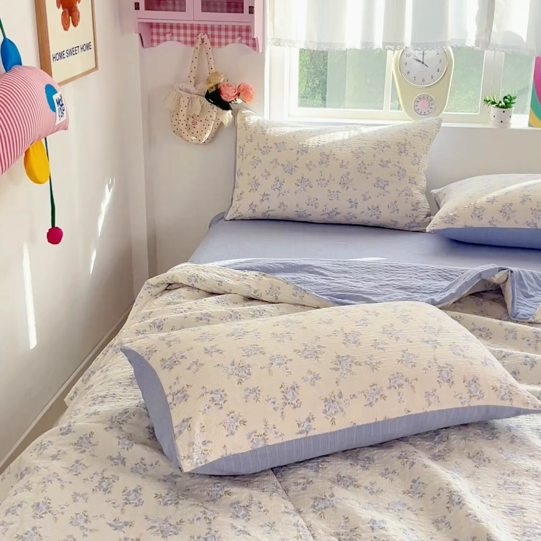91家纺网 家纺一手货源 找家纺 利禾家纺 2026春夏新款泡芙纱简约夏被四件套夏凉被空调被 兰花草-简约