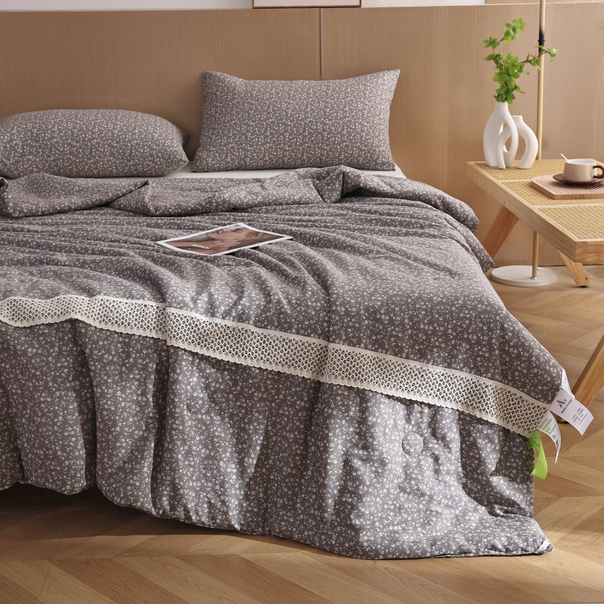 91家纺网 家纺一手货源 找家纺 尊妙被业 2026新款全棉双层纱蚕蛹蛋白抗菌夏被被子被芯 蔓纱-灰