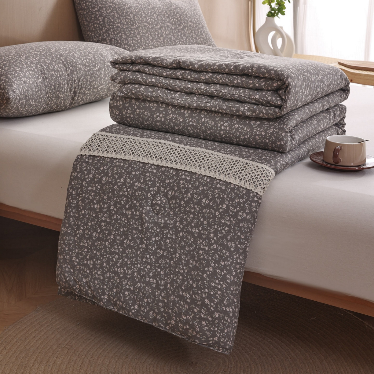 91家纺网 家纺一手货源 找家纺 尊妙被业 2026新款全棉双层纱蚕蛹蛋白抗菌夏被被子被芯 蔓纱-灰