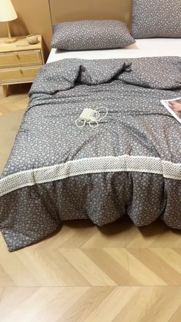 91家纺网 家纺一手货源 找家纺 尊妙被业 2026新款全棉双层纱蚕蛹蛋白抗菌夏被被子被芯 蔓纱-灰