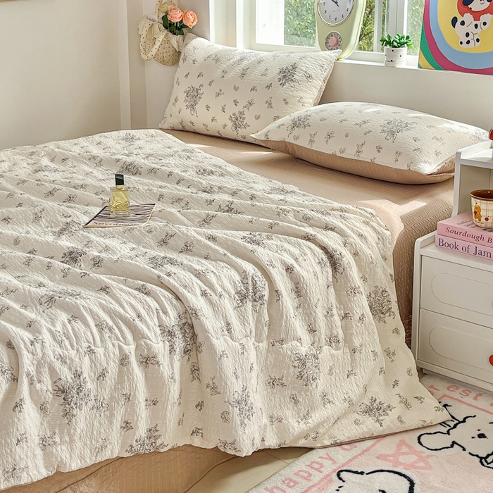 91家纺网 家纺一手货源 找家纺 利禾家纺 2026春夏新款泡芙纱简约夏被四件套夏凉被空调被 南洋-简约