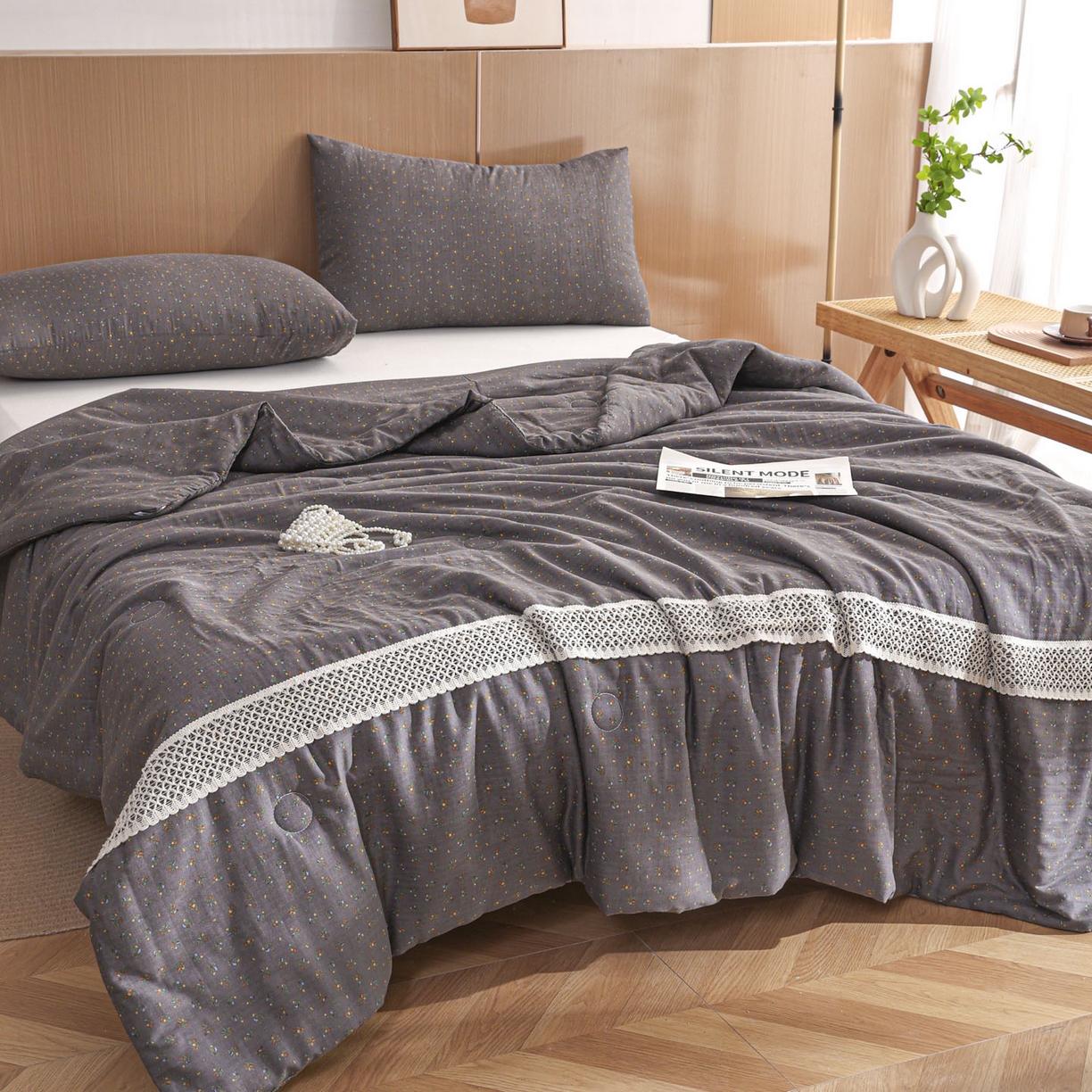 91家纺网 家纺一手货源 找家纺 尊妙被业 2026新款全棉双层纱蚕蛹蛋白抗菌夏被被子被芯 素棠影-灰