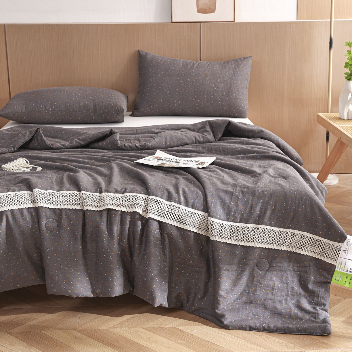 91家纺网 家纺一手货源 找家纺 尊妙被业 2026新款全棉双层纱蚕蛹蛋白抗菌夏被被子被芯 素棠影-灰