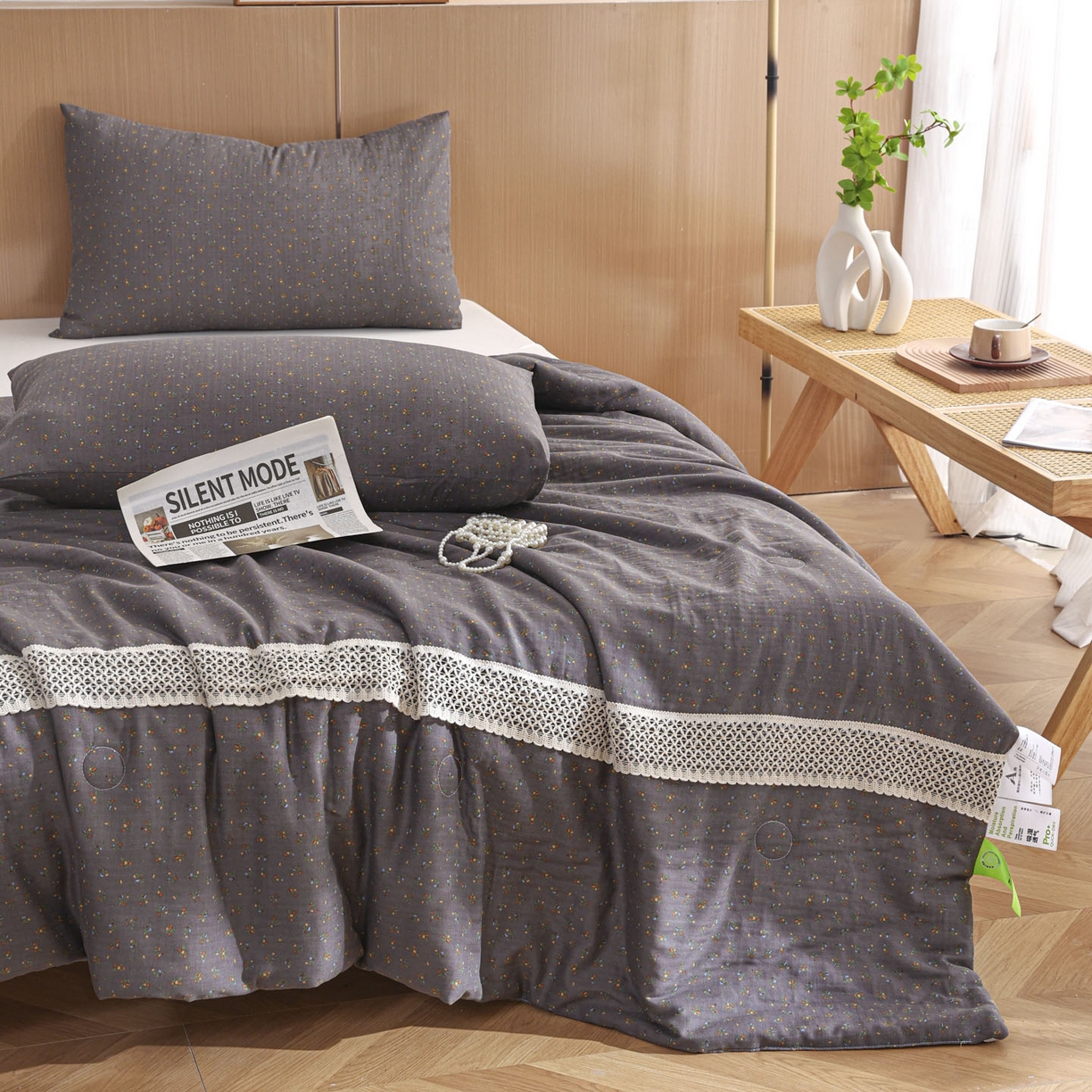 91家纺网 家纺一手货源 找家纺 尊妙被业 2026新款全棉双层纱蚕蛹蛋白抗菌夏被被子被芯 素棠影-灰