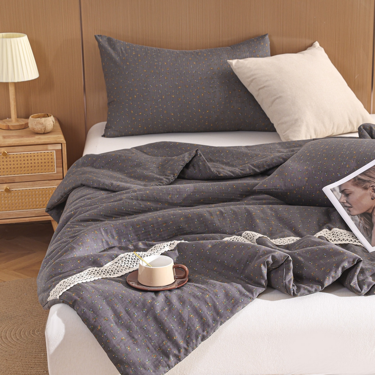 91家纺网 家纺一手货源 找家纺 尊妙被业 2026新款全棉双层纱蚕蛹蛋白抗菌夏被被子被芯 素棠影-灰