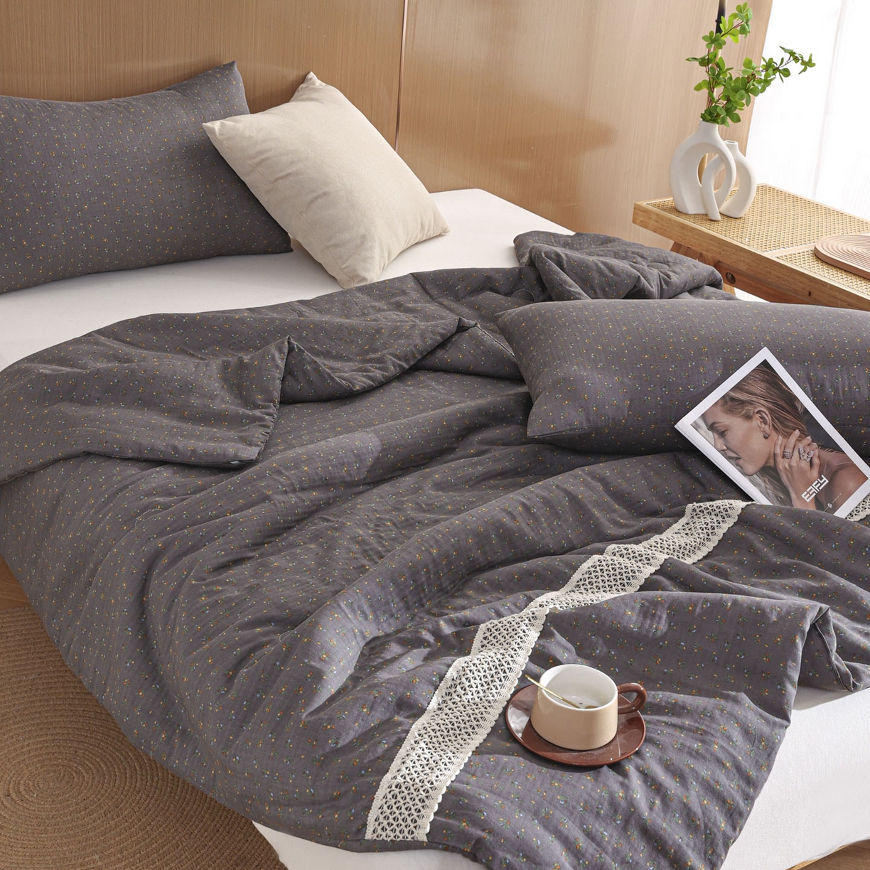 91家纺网 家纺一手货源 找家纺 尊妙被业 2026新款全棉双层纱蚕蛹蛋白抗菌夏被被子被芯 素棠影-灰