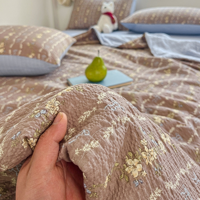 91家纺网 家纺一手货源 找家纺 利禾家纺 2026春夏新款泡芙纱简约夏被四件套夏凉被空调被 情人节咖-简约