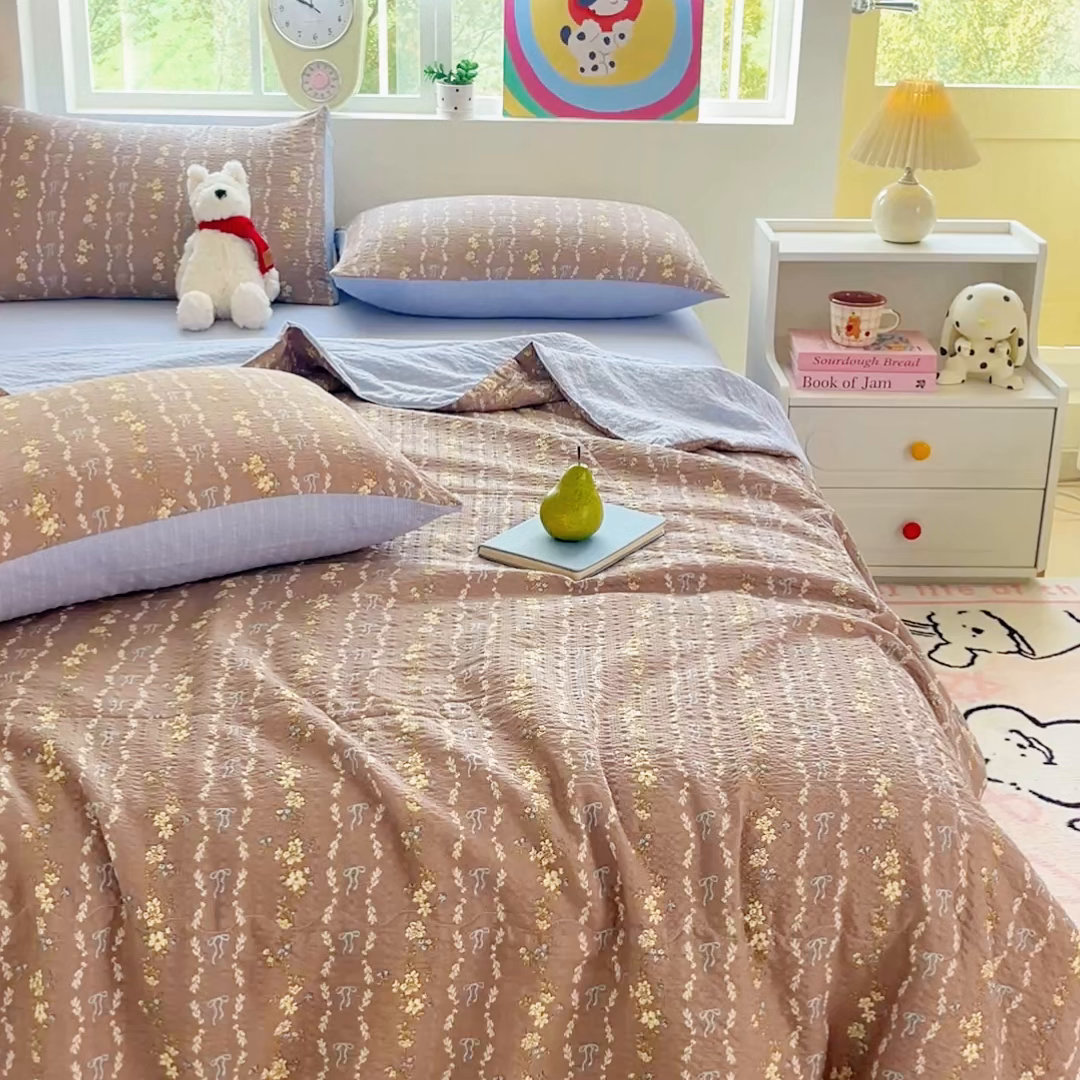 91家纺网 家纺一手货源 找家纺 利禾家纺 2026春夏新款泡芙纱简约夏被四件套夏凉被空调被 情人节咖-简约