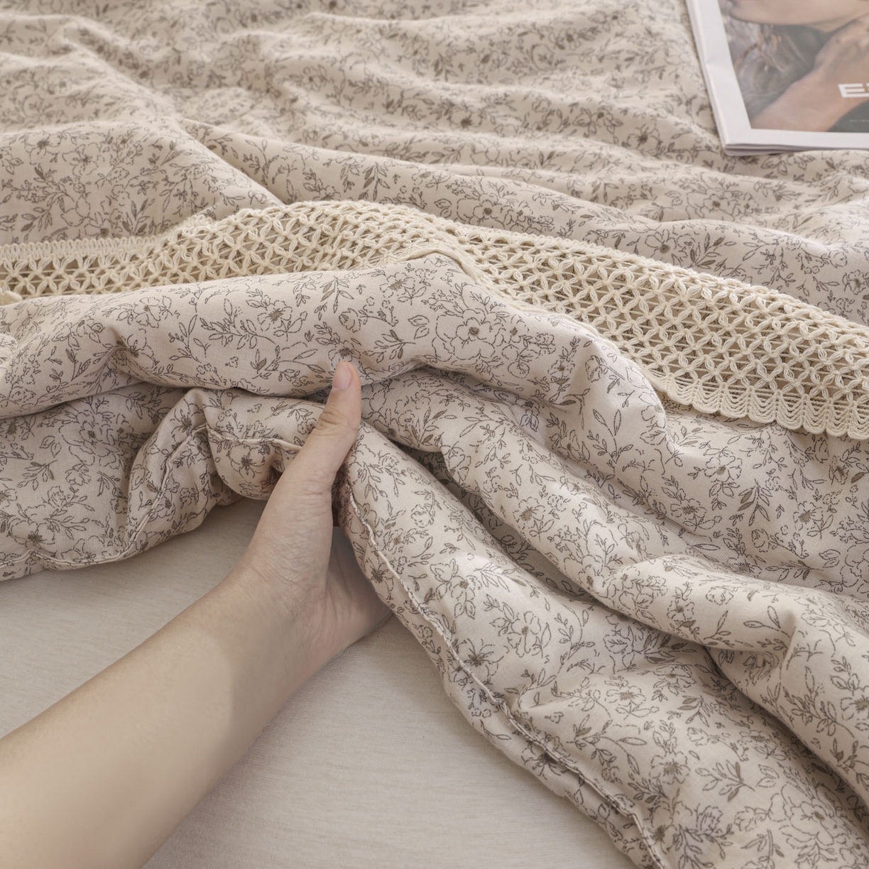 91家纺网 家纺一手货源 找家纺 尊妙被业 2026新款全棉双层纱蚕蛹蛋白抗菌夏被被子被芯 细枝漫野