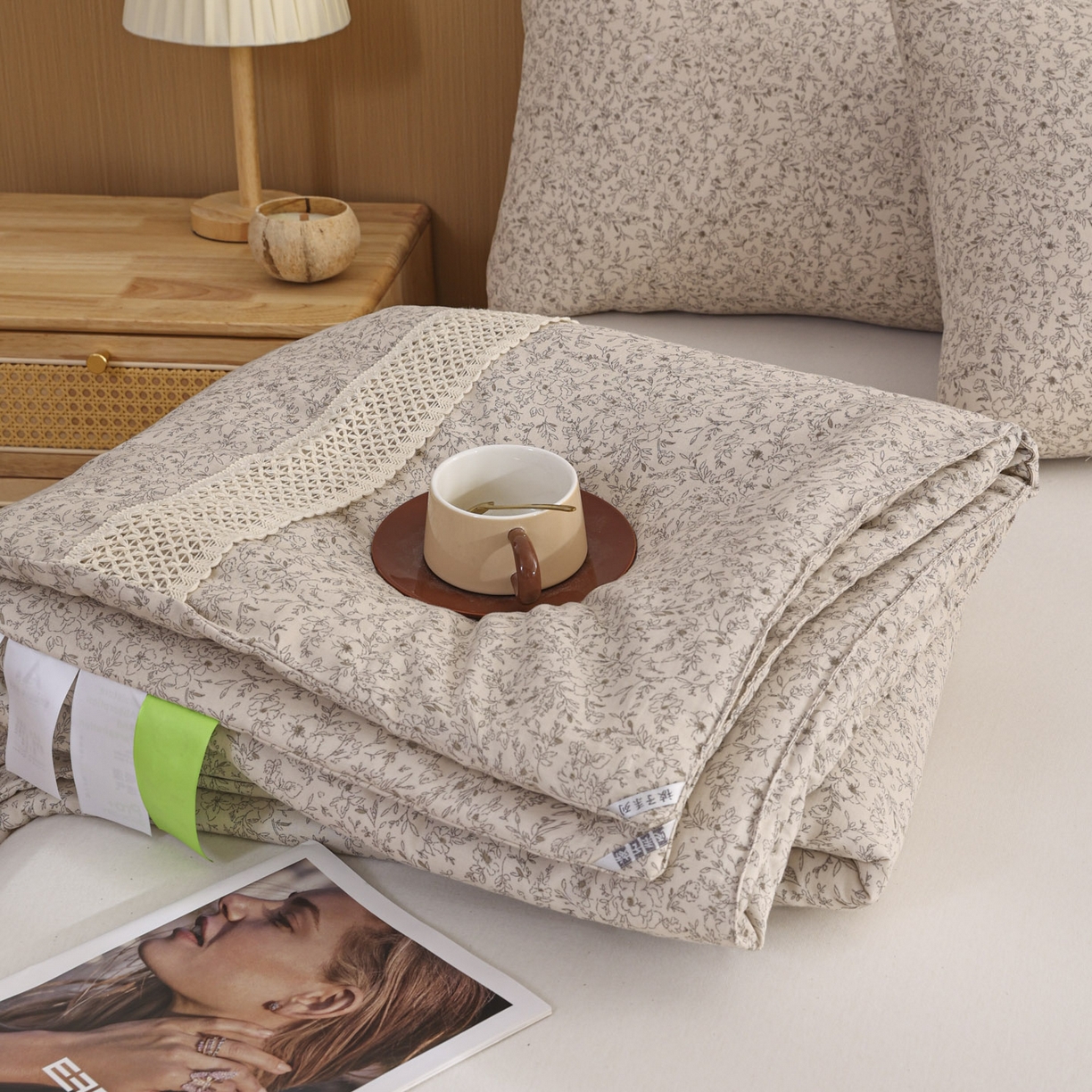 91家纺网 家纺一手货源 找家纺 尊妙被业 2026新款全棉双层纱蚕蛹蛋白抗菌夏被被子被芯 细枝漫野