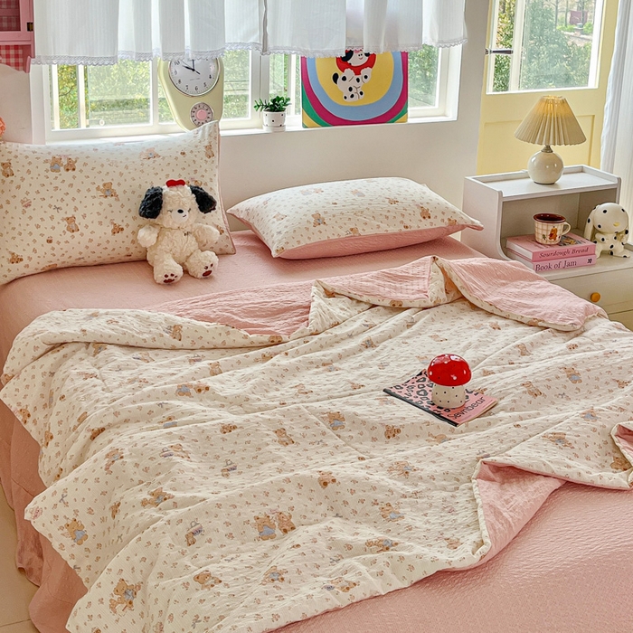 91家纺网 家纺一手货源 找家纺 利禾家纺 2026春夏新款泡芙纱简约夏被四件套夏凉被空调被 生日熊-简约