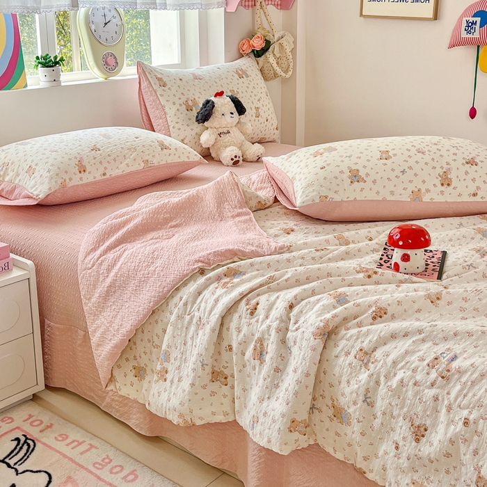 91家纺网 家纺一手货源 找家纺 利禾家纺 2026春夏新款泡芙纱简约夏被四件套夏凉被空调被 生日熊-简约