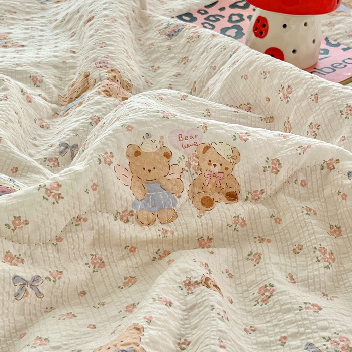 91家纺网 家纺一手货源 找家纺 利禾家纺 2026春夏新款泡芙纱简约夏被四件套夏凉被空调被 生日熊-简约