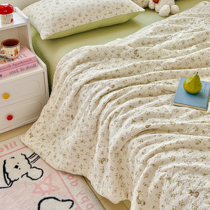 91家纺网 家纺一手货源 找家纺 利禾家纺 2026春夏新款泡芙纱简约夏被四件套夏凉被空调被 叶初开-简约