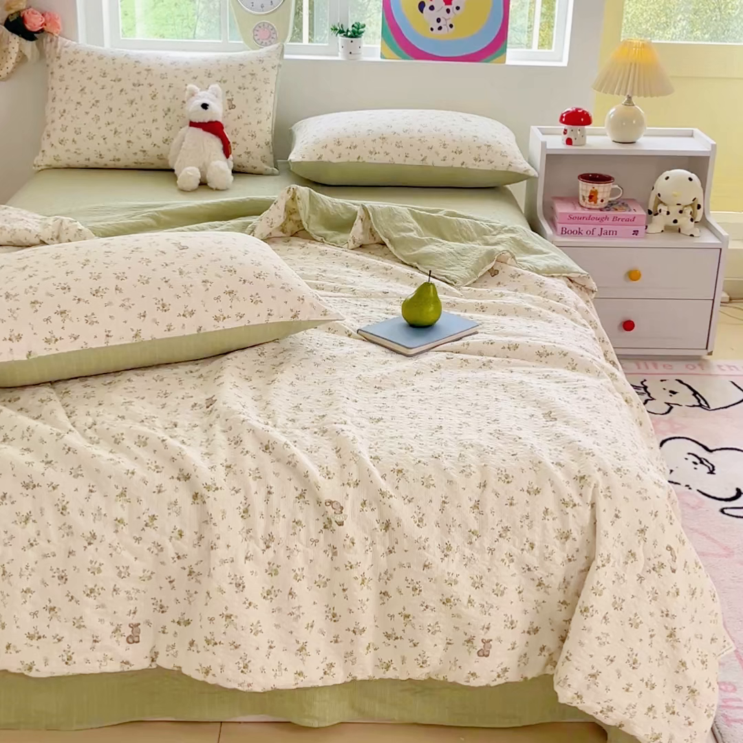 91家纺网 家纺一手货源 找家纺 利禾家纺 2026春夏新款泡芙纱简约夏被四件套夏凉被空调被 叶初开-简约