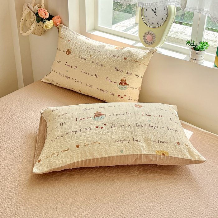 91家纺网 家纺一手货源 找家纺 利禾家纺 2026春夏新款泡芙纱简约夏被四件套夏凉被空调被 英文熊-简约