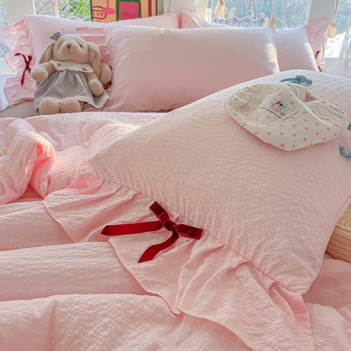 91家纺网 家纺一手货源 找家纺 爱彼家纺 2026新款纯色花边蝴蝶结夏被空调被夏凉被 蝴蝶结夏被-草莓泡泡