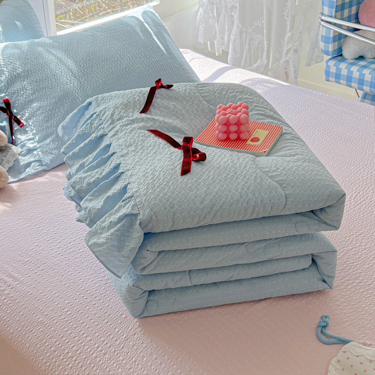 91家纺网 家纺一手货源 找家纺 爱彼家纺 2026新款纯色花边蝴蝶结夏被空调被夏凉被 蝴蝶结夏被-海盐奶芙