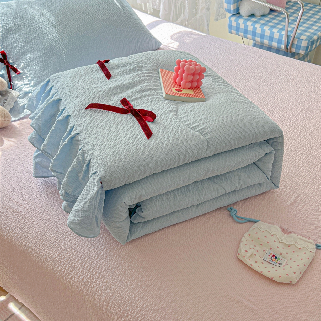 91家纺网 家纺一手货源 找家纺 爱彼家纺 2026新款纯色花边蝴蝶结夏被空调被夏凉被 蝴蝶结夏被-海盐奶芙