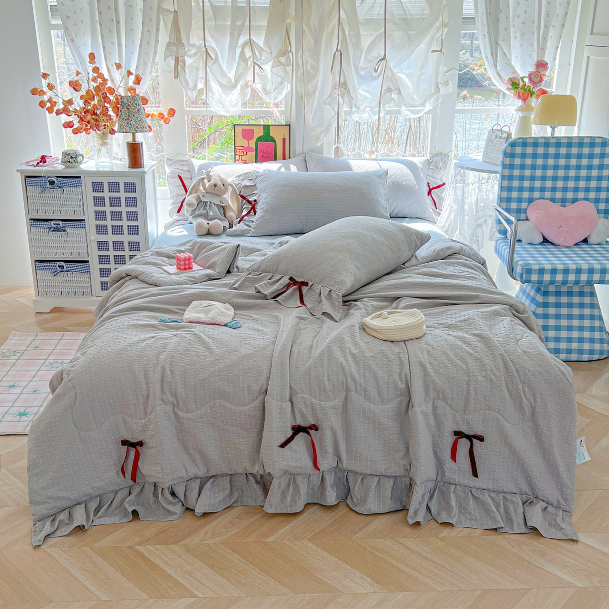 91家纺网 家纺一手货源 找家纺 爱彼家纺 2026新款纯色花边蝴蝶结夏被空调被夏凉被 蝴蝶结夏被-灰椰奶冻