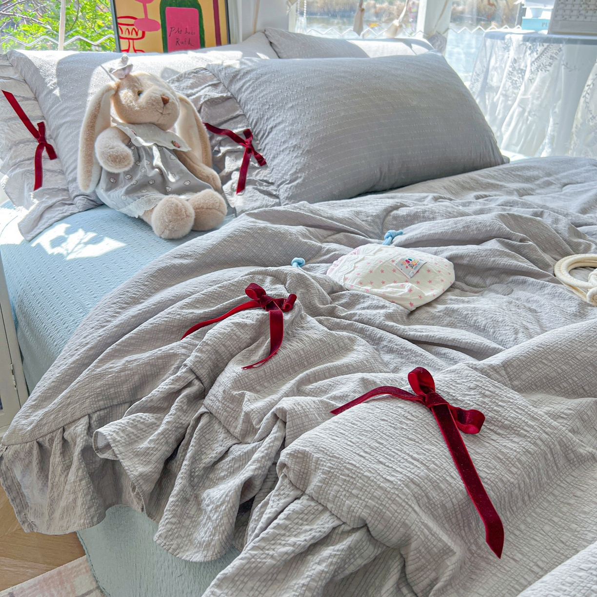 91家纺网 家纺一手货源 找家纺 爱彼家纺 2026新款纯色花边蝴蝶结夏被空调被夏凉被 蝴蝶结夏被-灰椰奶冻