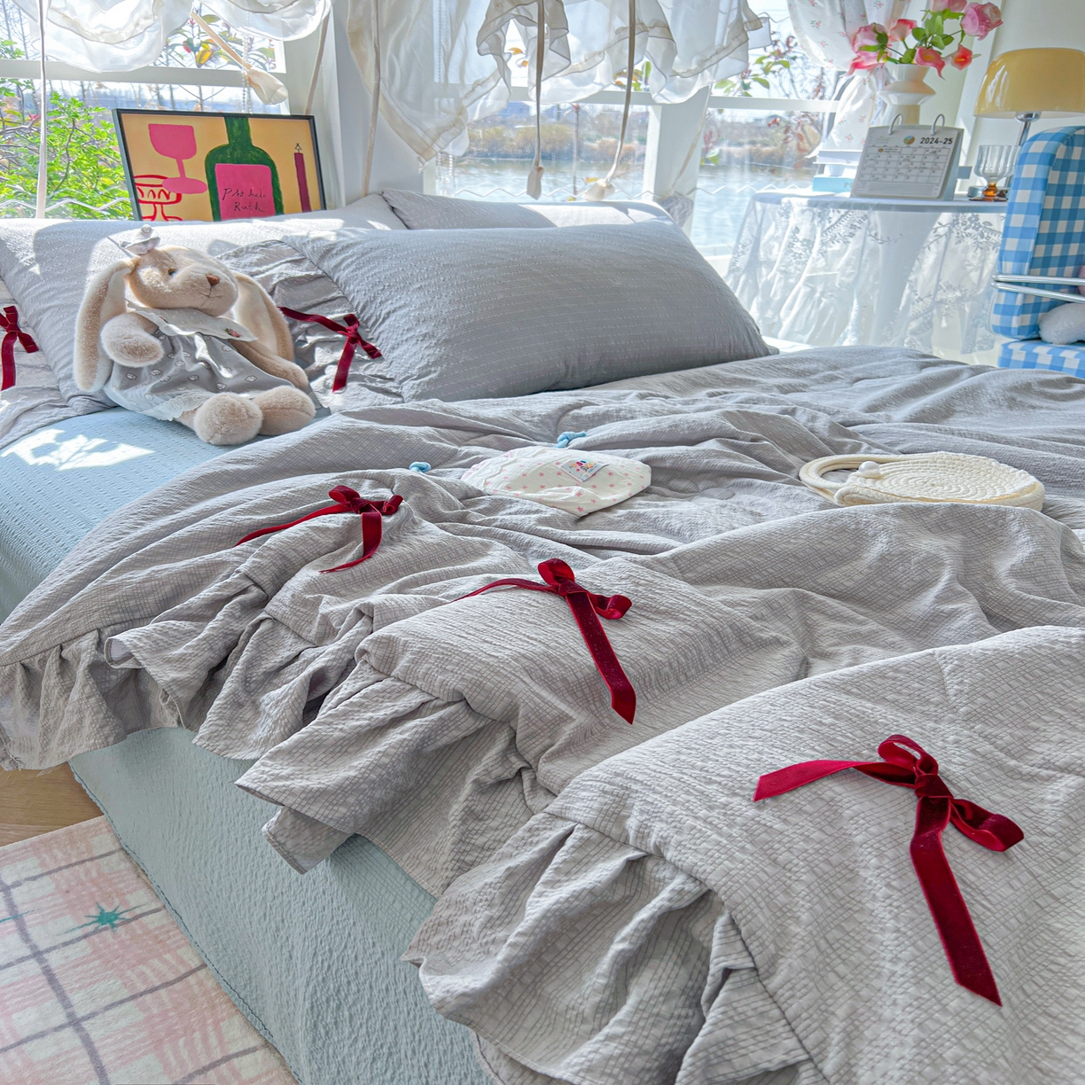 91家纺网 家纺一手货源 找家纺 爱彼家纺 2026新款纯色花边蝴蝶结夏被空调被夏凉被 蝴蝶结夏被-灰椰奶冻