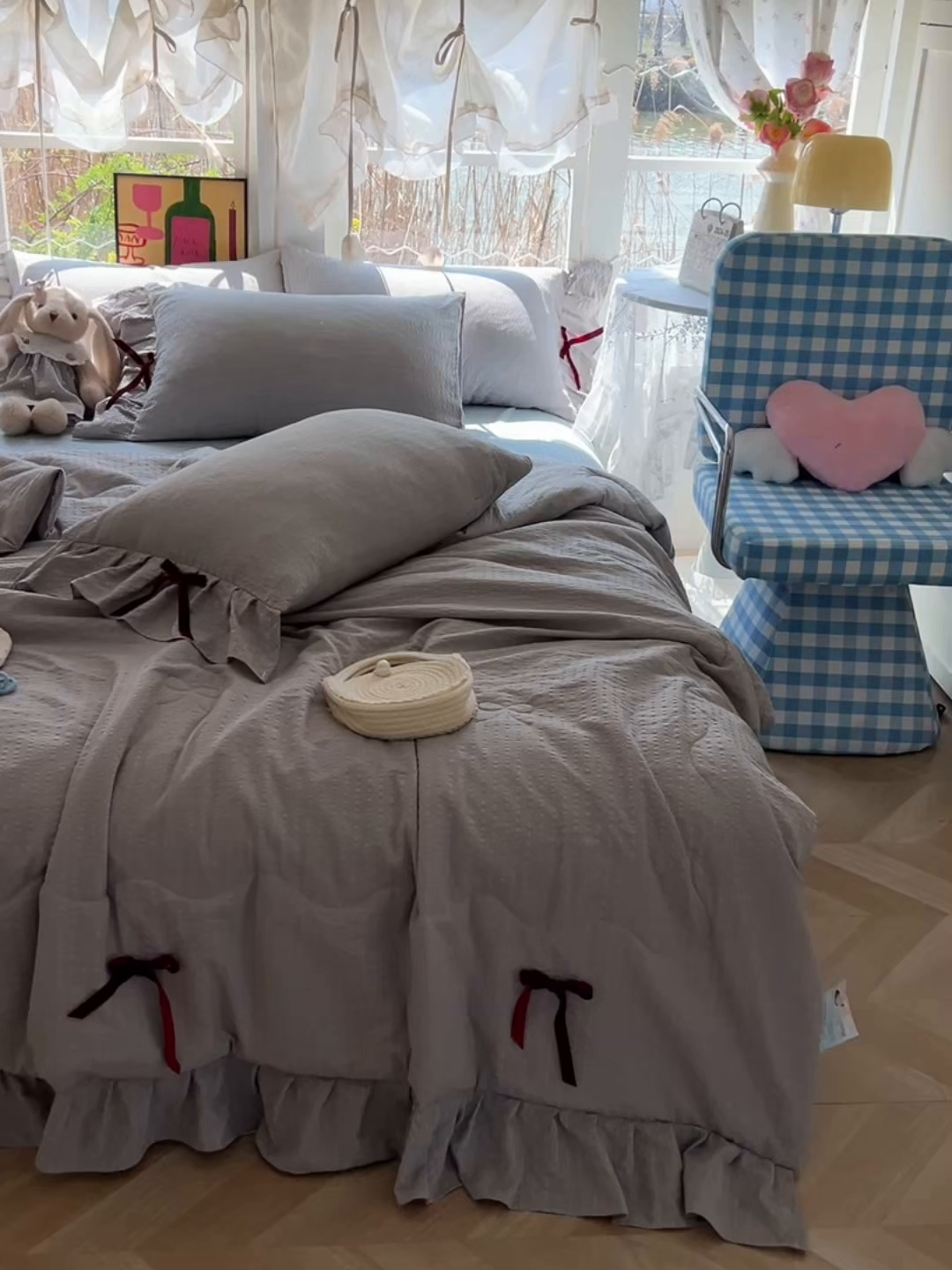 91家纺网 家纺一手货源 找家纺 爱彼家纺 2026新款纯色花边蝴蝶结夏被空调被夏凉被 蝴蝶结夏被-灰椰奶冻