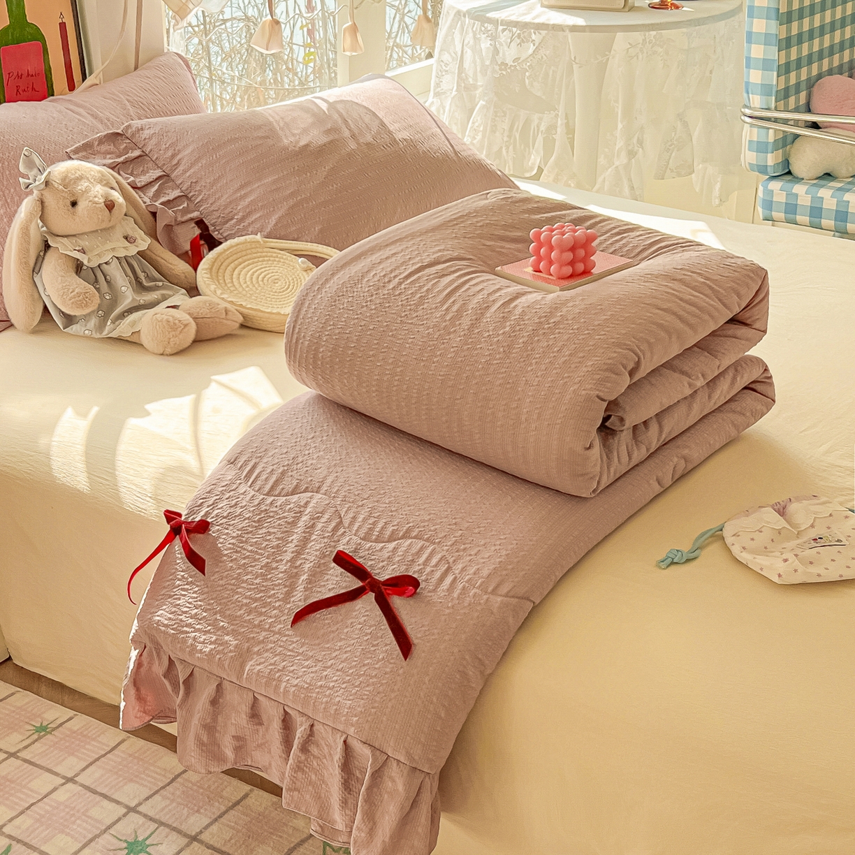 91家纺网 家纺一手货源 找家纺 爱彼家纺 2026新款纯色花边蝴蝶结夏被空调被夏凉被 蝴蝶结夏被-咖啡奶糖