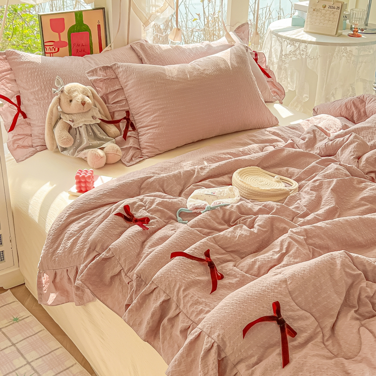 91家纺网 家纺一手货源 找家纺 爱彼家纺 2026新款纯色花边蝴蝶结夏被空调被夏凉被 蝴蝶结夏被-咖啡奶糖