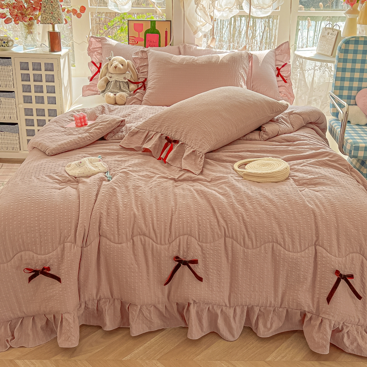 91家纺网 家纺一手货源 找家纺 爱彼家纺 2026新款纯色花边蝴蝶结夏被空调被夏凉被 蝴蝶结夏被-咖啡奶糖