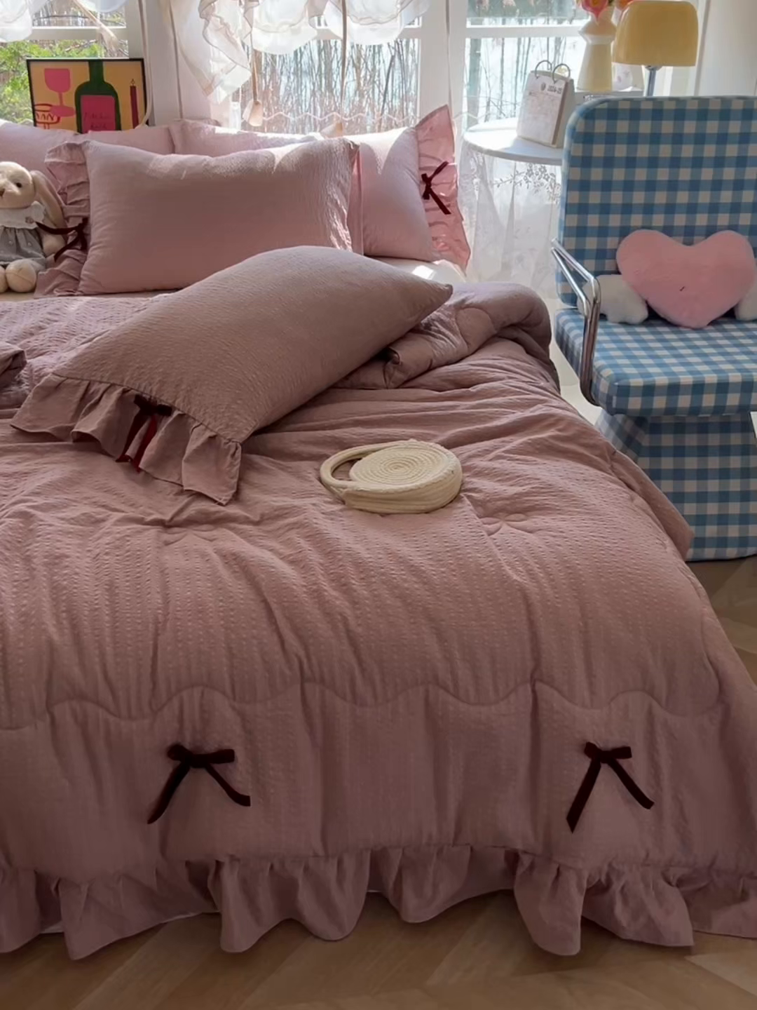 91家纺网 家纺一手货源 找家纺 爱彼家纺 2026新款纯色花边蝴蝶结夏被空调被夏凉被 蝴蝶结夏被-咖啡奶糖