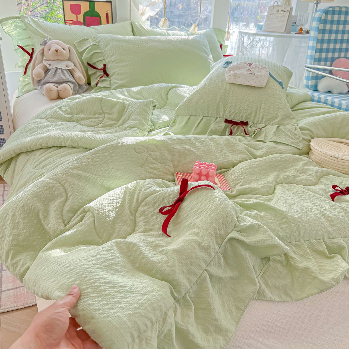 91家纺网 家纺一手货源 找家纺 爱彼家纺 2026新款纯色花边蝴蝶结夏被空调被夏凉被 蝴蝶结夏被-抹茶奶芙